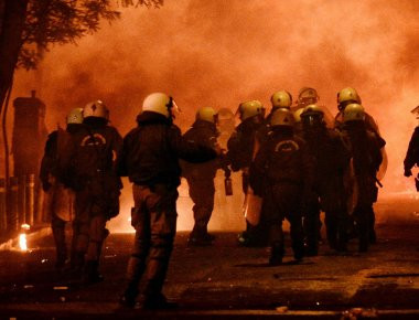 Επεισόδια στα Εξάρχεια τα ξημερώματα - 16 προσαγωγές από την ΕΛ.ΑΣ.